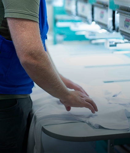 Personnalisation de textile par machine à broder industrielle